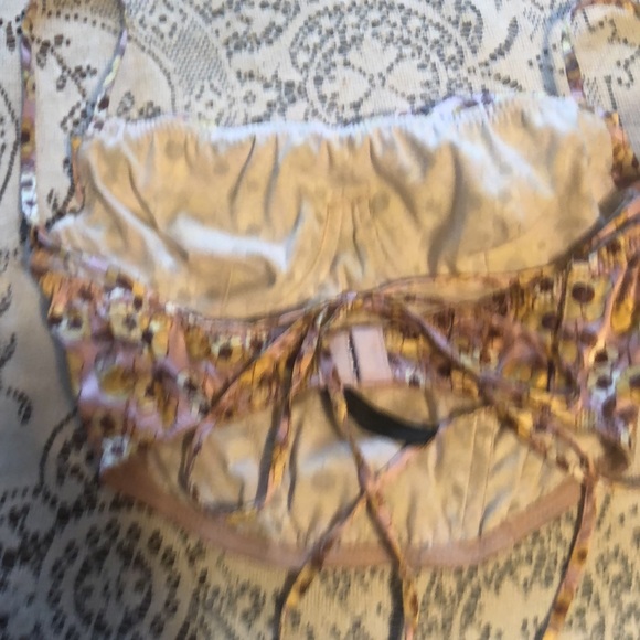 Out from under Bustier top - Picture 3 of 3